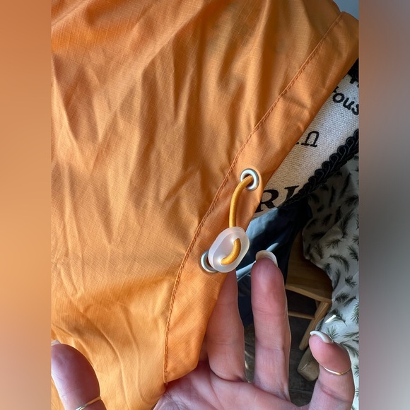 Banana Republic Waterproof Vest - Picture 10 of 12